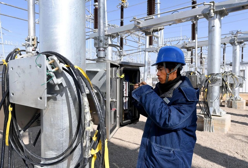SF₆-Leistungsschalter: Eine wichtige Komponente von Hochspannungsnetzen, die durch hohe Elektronegativität und eine 100-mal höhere Lichtbogenlöschfähigkeit als Luft eine hervorragende Leistung bietet.